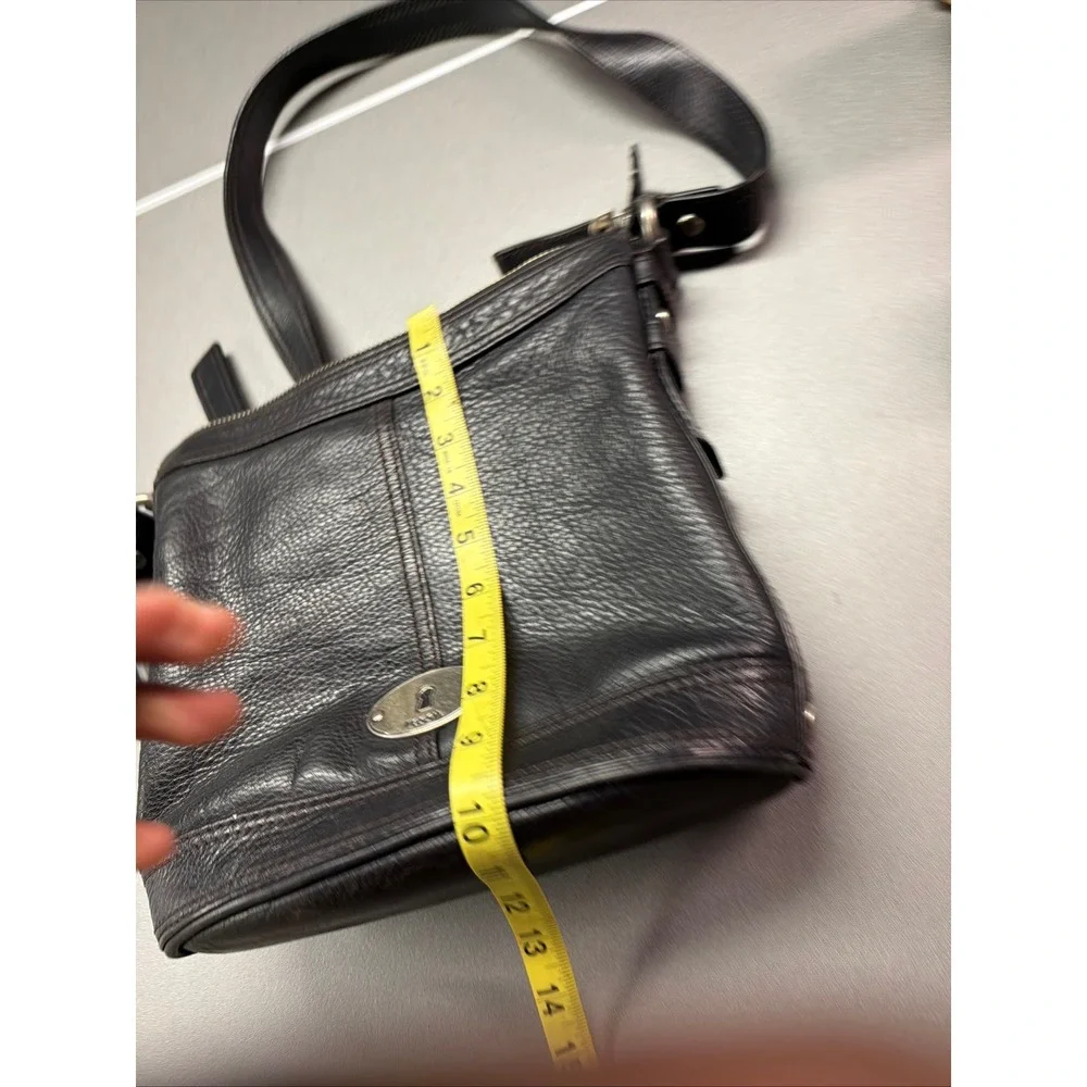 Fossil Black Pebbled Leather Crossbody Bag ZB2544 Silver Tone Keyhole Logo‎